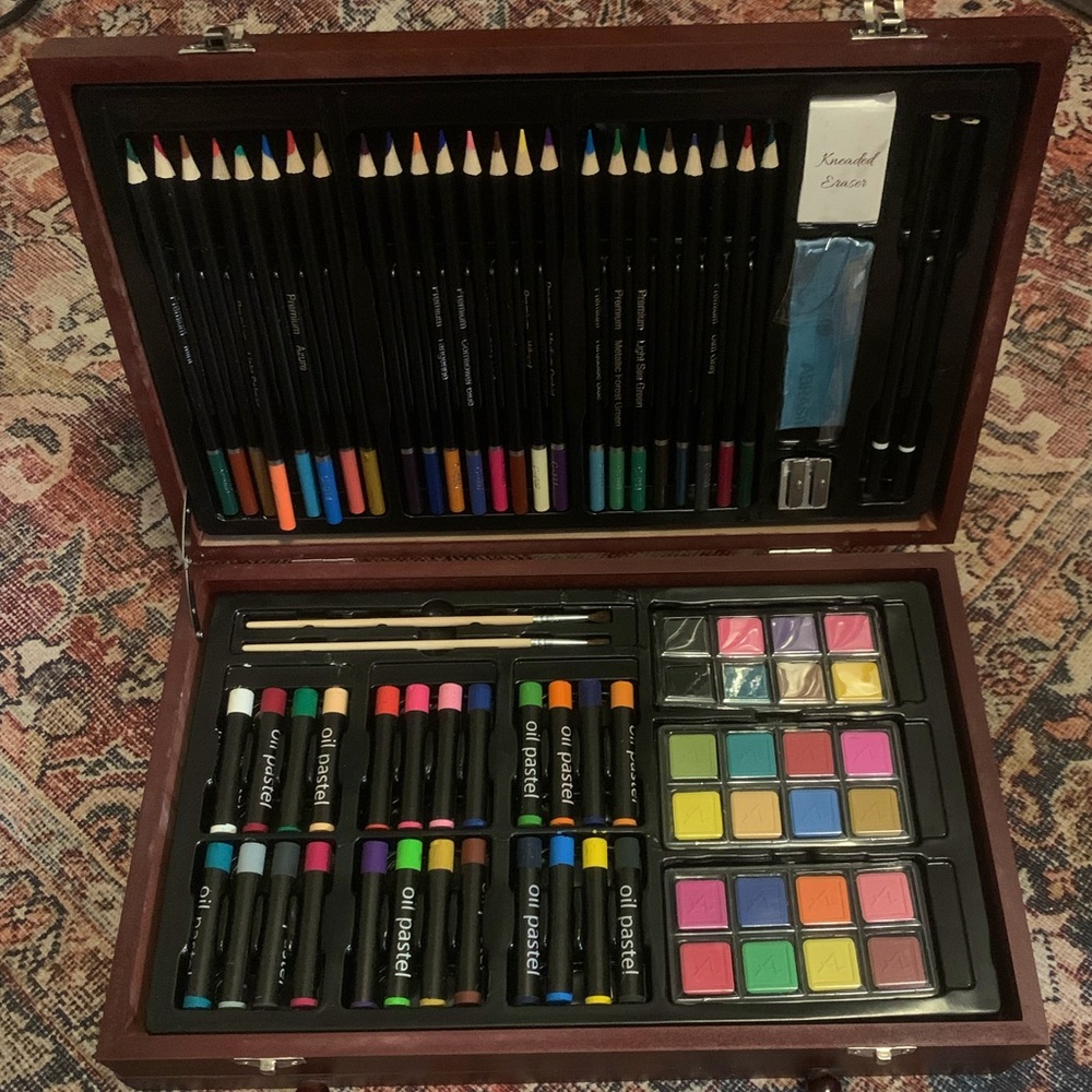 SOLD 🎨 Full Artist’s Kit with Sketchbooks